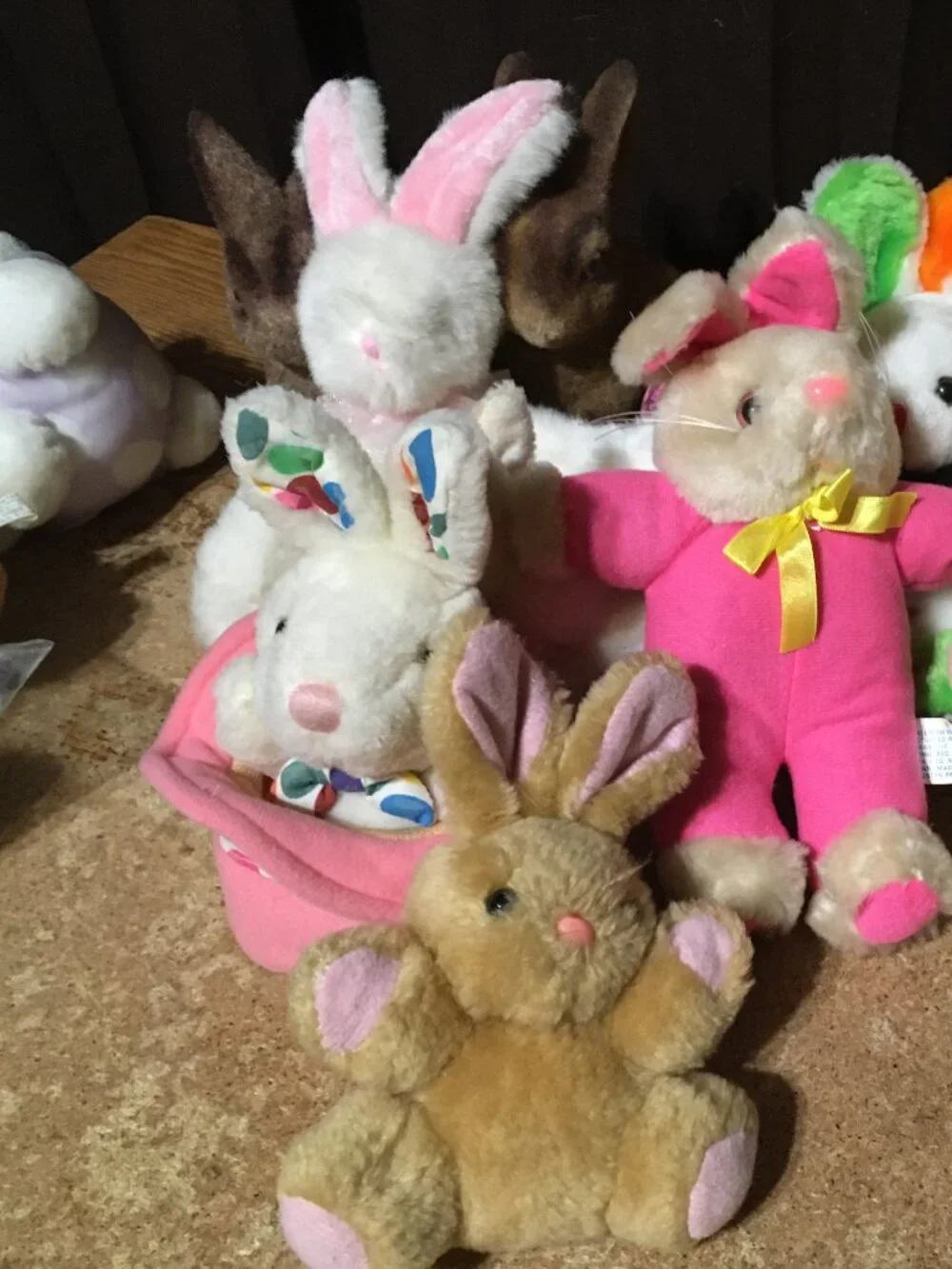 LOT OF 36 BUNNY RABBIT PLUSH BEANIE EASTER RUSS BERRIE APPLAUSE ENERGIZER BUNNY